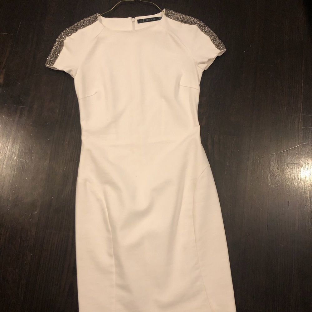 Women’s white Zara dress. Size xs.
